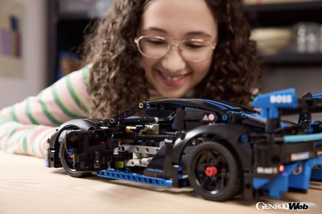 「精巧なメカニズムの「レゴ テクニック ポルシェ GT4 eパフォーマンス」が登場「ラジコンとして走行も」」の15枚目の画像