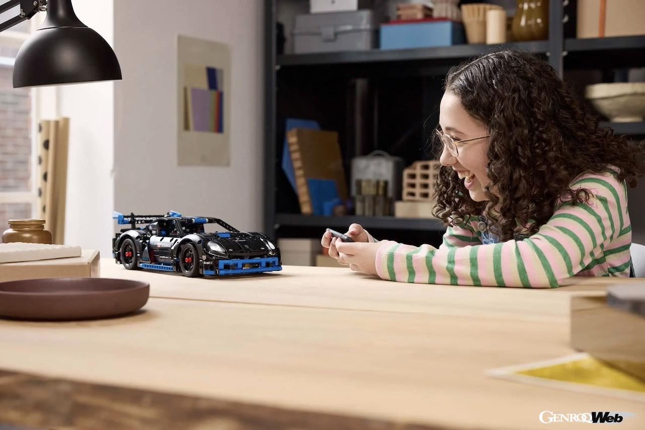 「精巧なメカニズムの「レゴ テクニック ポルシェ GT4 eパフォーマンス」が登場「ラジコンとして走行も」」の3枚めの画像