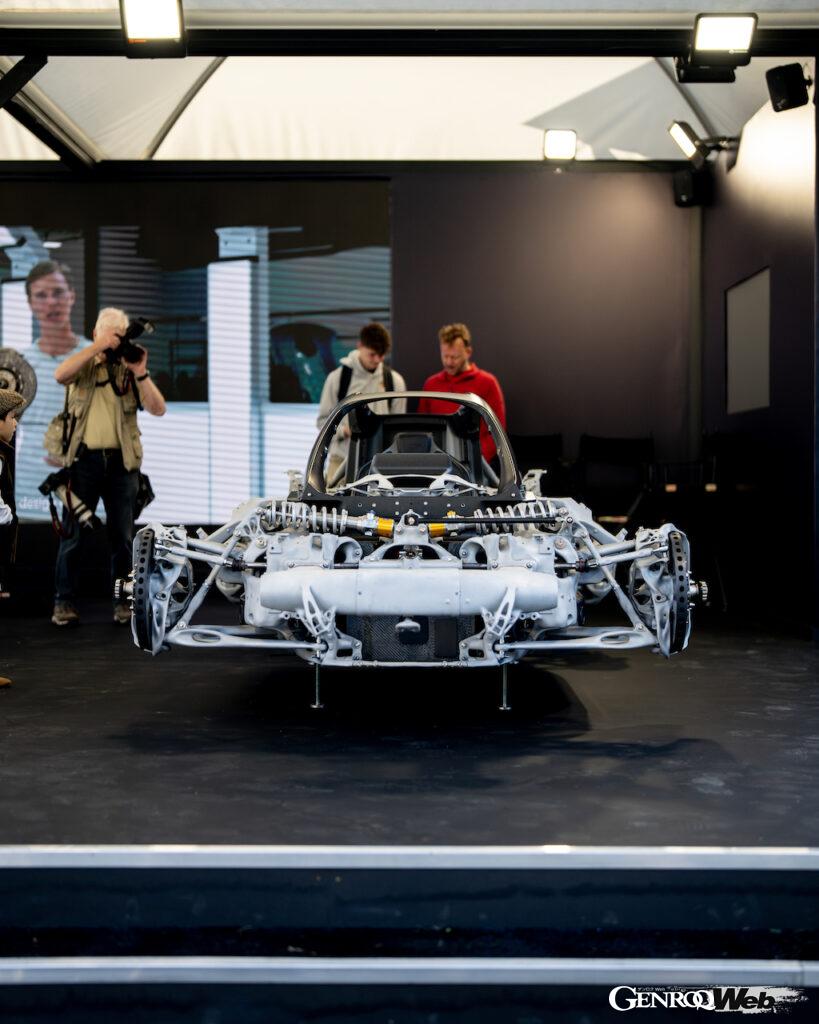 「グッドウッドのヒルクライムで最高出力1250PSのタンデム型ハイパーカー「ジンガー 21C」が市販車最速タイムをマーク【動画】」の14枚目の画像