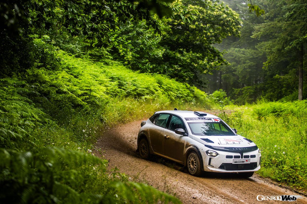 「WRCに帰ってくるランチア「イプシロン ラリー4 HF」を元王者ビアジオンがグラベルテスト【動画】」の1枚めの画像