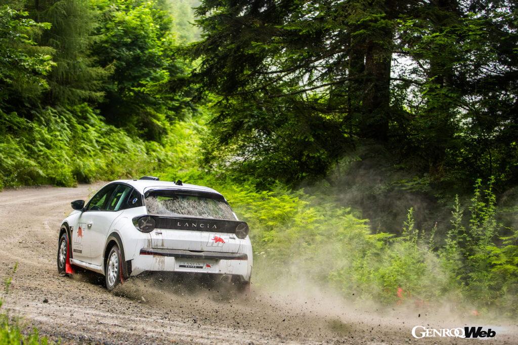 「WRCに帰ってくるランチア「イプシロン ラリー4 HF」を元王者ビアジオンがグラベルテスト【動画】」の2枚目の画像