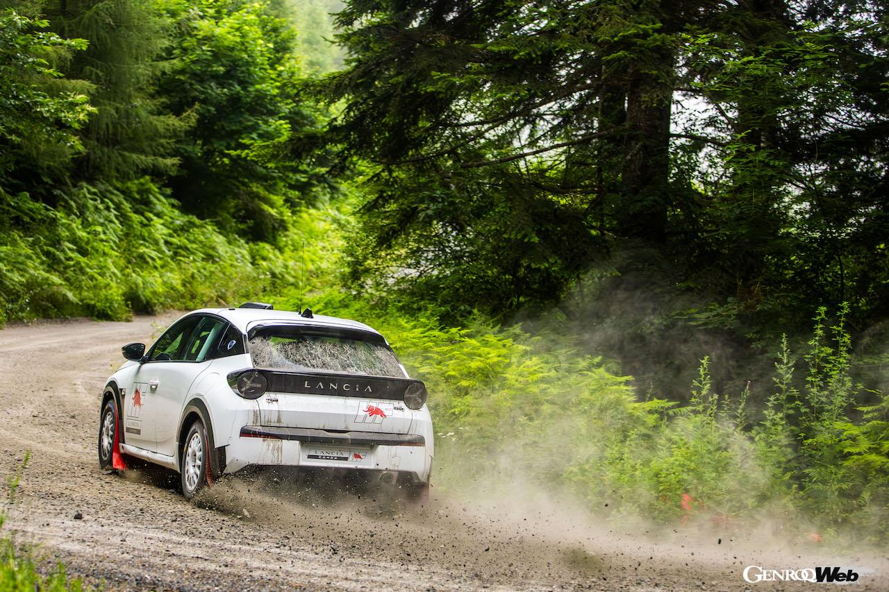 「WRCに帰ってくるランチア「イプシロン ラリー4 HF」を元王者ビアジオンがグラベルテスト【動画】」の7枚めの画像