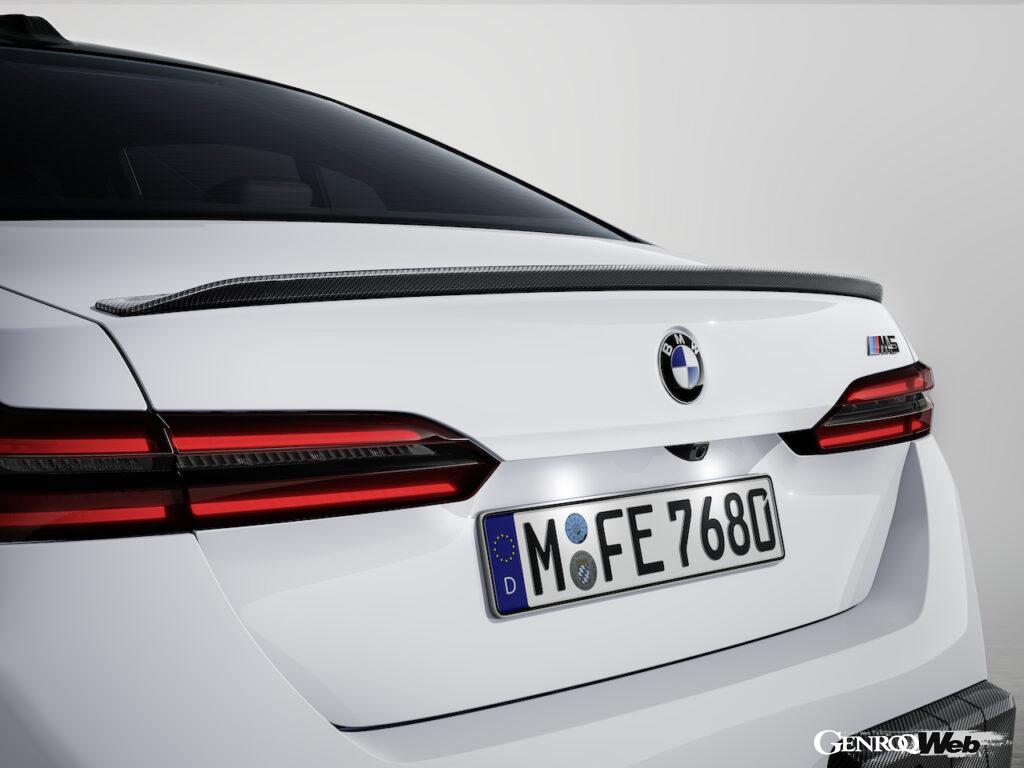 「新型「BMW M5」に早くもMパフォーマンスパーツ登場「迫力のカーボン製エクステリア」」の22枚目の画像