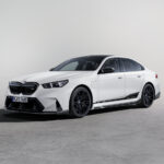 「新型「BMW M5」に早くもMパフォーマンスパーツ登場「迫力のカーボン製エクステリア」」の24枚目の画像ギャラリーへのリンク