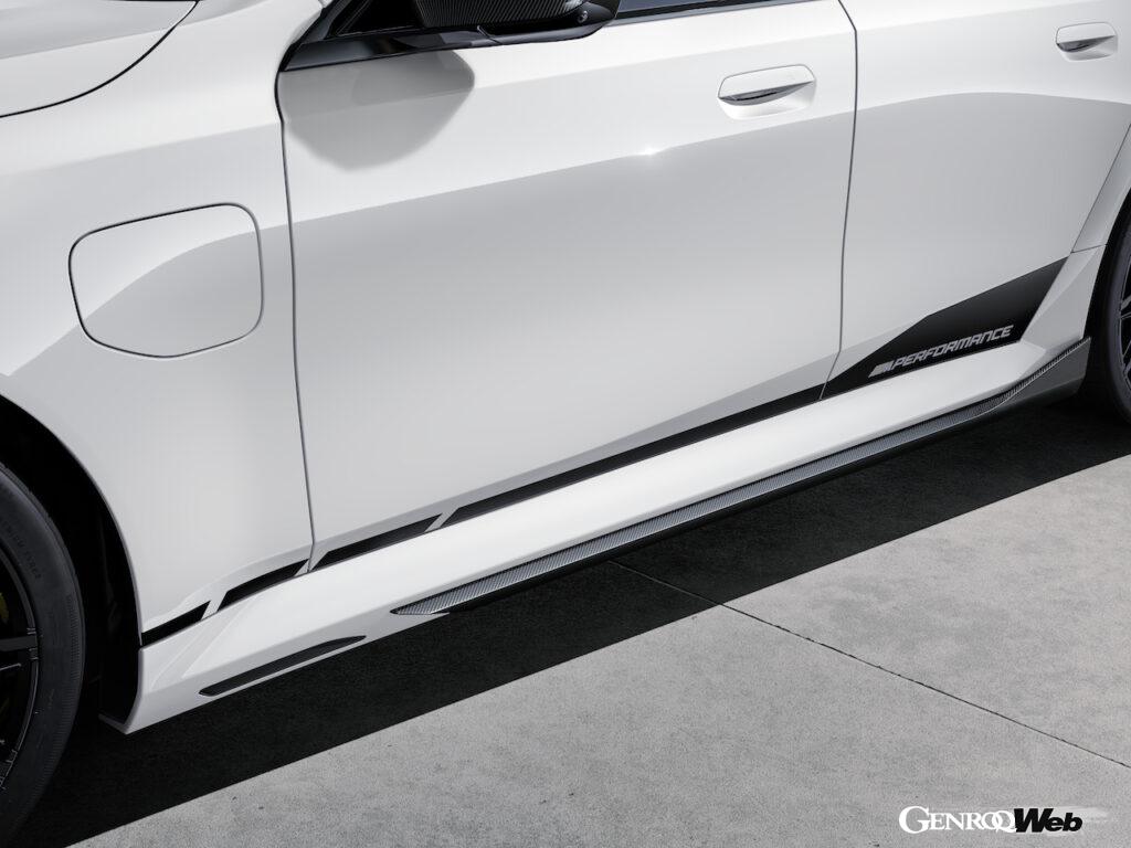 「新型「BMW M5」に早くもMパフォーマンスパーツ登場「迫力のカーボン製エクステリア」」の25枚目の画像