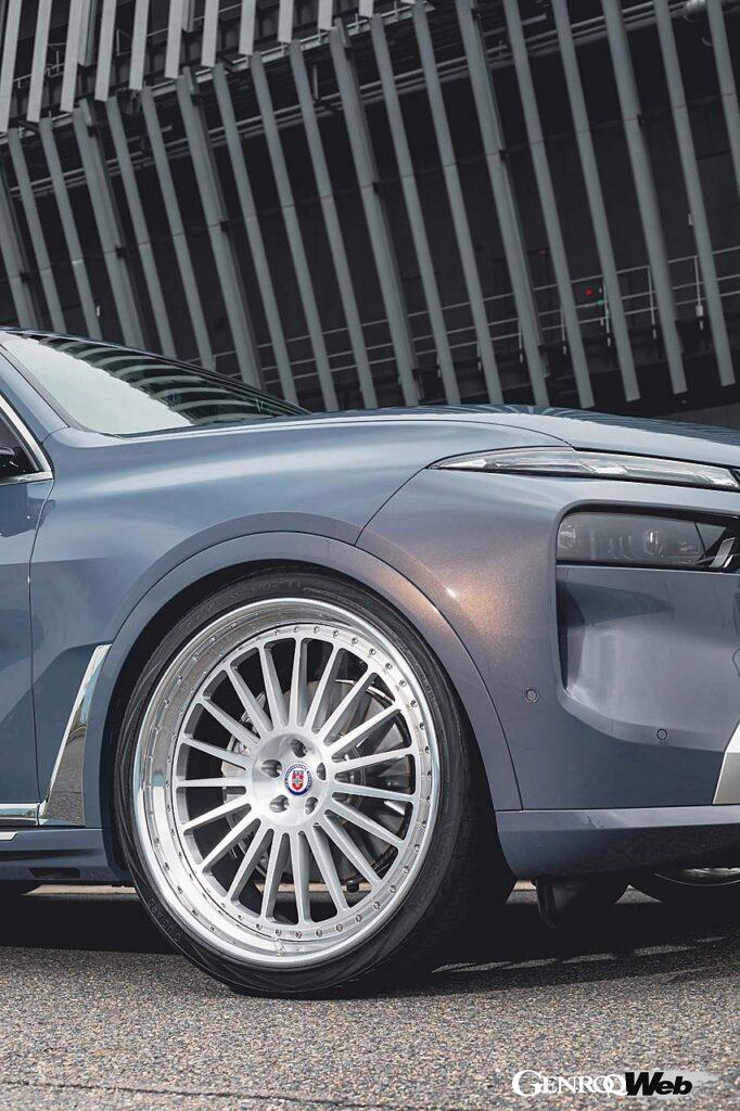 「現実的なサイズとしては限界付近の24インチホイールを履きこなす「ボンド名古屋」の「BMW X7」」の5枚目の画像