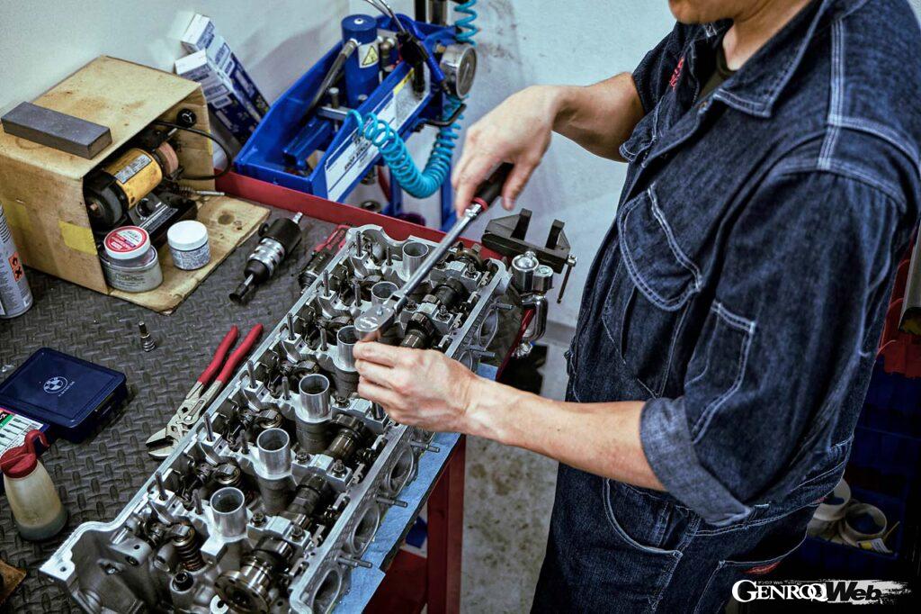 水元氏はすべて独学でエンジンのことを学んだ。あらゆる文献を参考にしつつ、ヤフオクで何十基ものエンジンを買い、バラして組んでを繰り返した。今ではBMW用エンジンのすべての構造を熟知する。