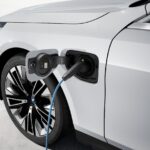 「BMWがフル電動モデルに給電機能を導入「大容量リチウムバッテリーを電源として活用」」の3枚目の画像ギャラリーへのリンク