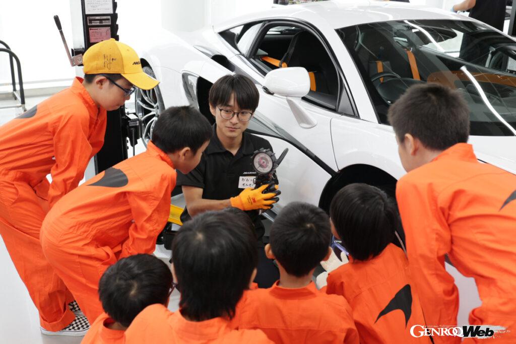 「「夏休みの宿題はスーパーカーの整備？」マクラーレン名古屋が小学生向けイベントを開催」の1枚目の画像