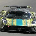 「「アストンマーティン ヴァルハラ」の高性能バージョン「AMR」はニュル最速を目指して開発中【スクープ！】」の1枚目の画像ギャラリーへのリンク