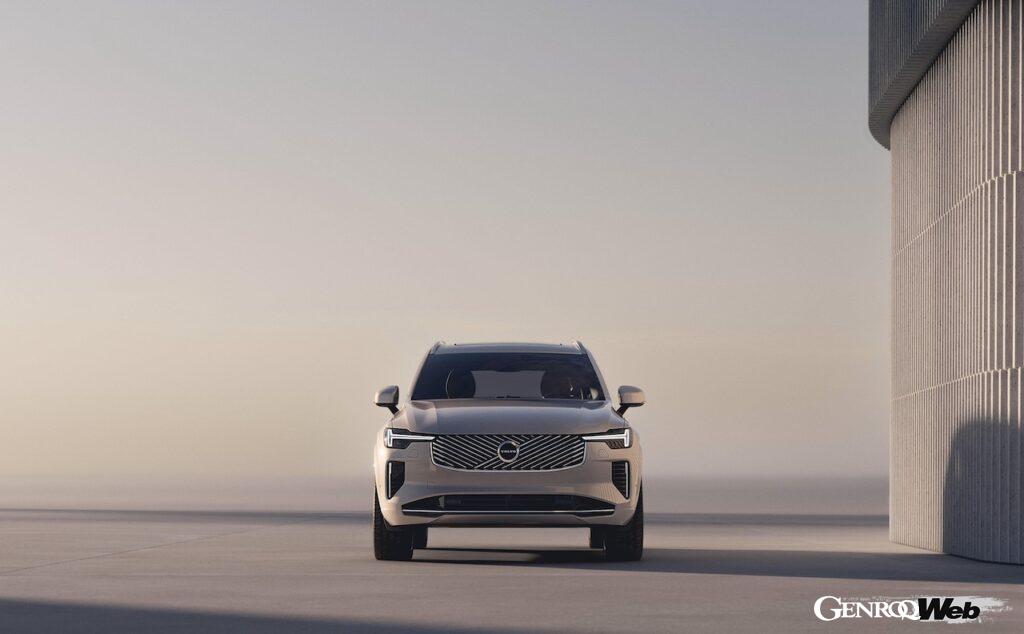 「ボルボの大型SUV新型「XC90」がデビュー「フル電動モデルのEX90風デザインに内外装アップデート」【動画】」の1枚目の画像