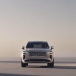 「ボルボの大型SUV新型「XC90」がデビュー「フル電動モデルのEX90風デザインに内外装アップデート」【動画】」の1枚目の画像ギャラリーへのリンク