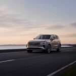 「ボルボの大型SUV新型「XC90」がデビュー「フル電動モデルのEX90風デザインに内外装アップデート」【動画】」の18枚目の画像ギャラリーへのリンク