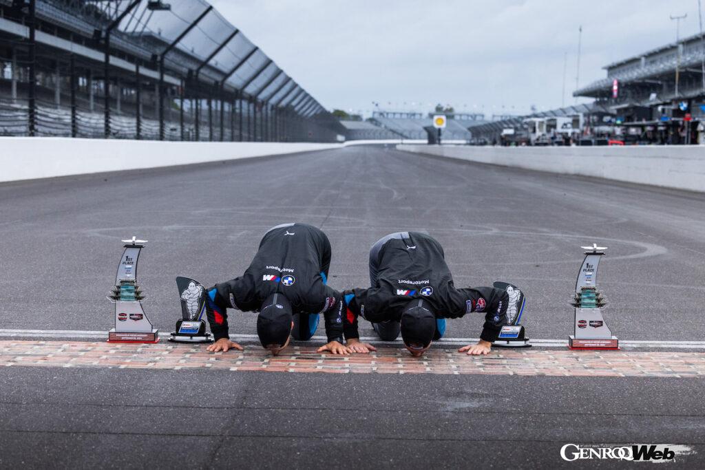 「IMSA第10戦で「BMW M ハイブリッド V8」が感動の初1-2フィニッシュで今季初優勝【動画】」の12枚目の画像