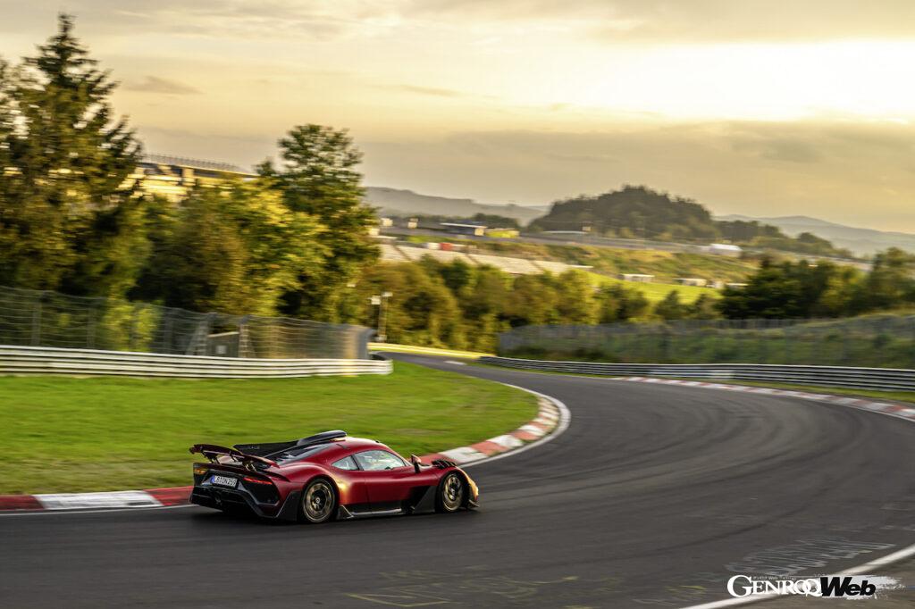 「ハイブリッドハイパーカー「メルセデス AMG ONE」が自車のニュル市販車最速記録を更新する「6分29秒090」をマーク【動画】」の13枚目の画像