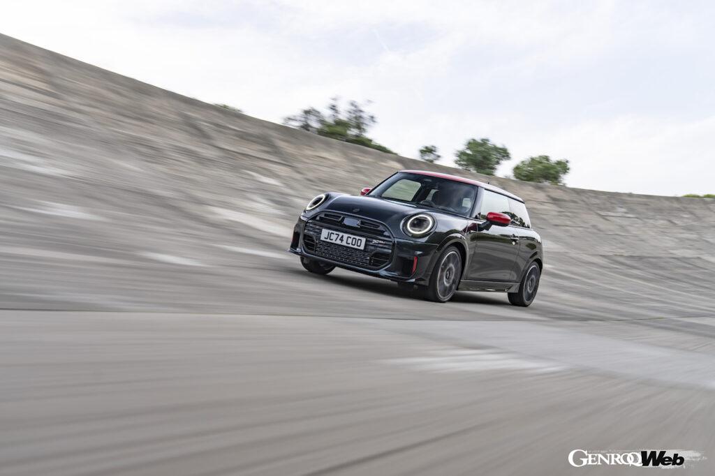 「“最速MINIの本命”新型「MINI ジョン クーパー ワークス」「MINI JCW コンバーチブル」日本導入開始【動画】」の26枚目の画像