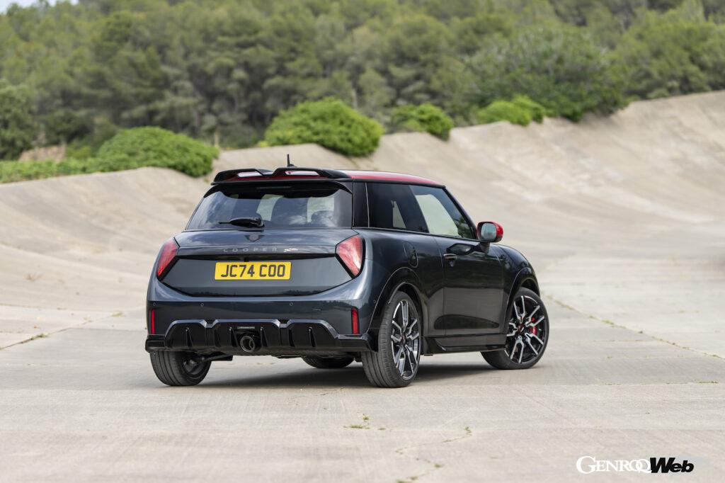 新型「MINI ジョン クーパー ワークス」のエクステリア。