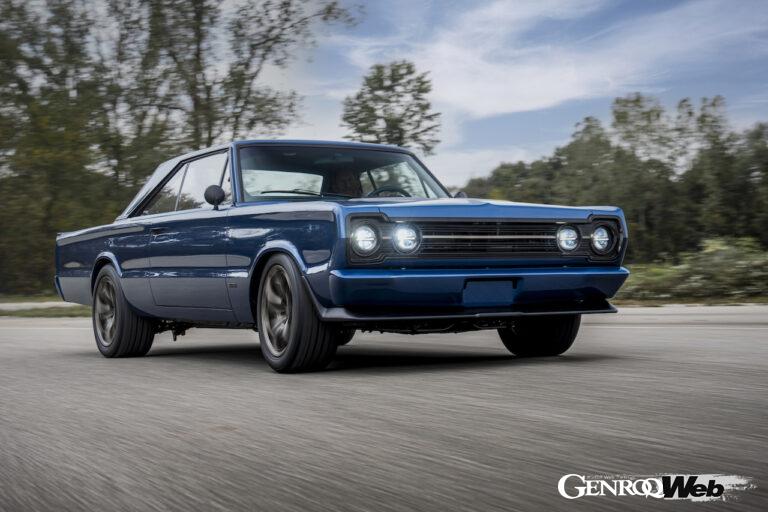 「1967 プリムス GTX エレクトロモッド コンセプト」のエクステリア。