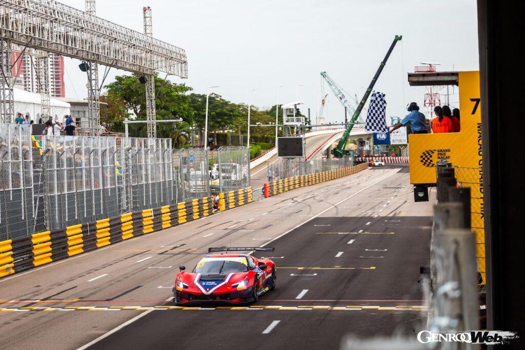 「マカオGP併催「FIA GTワールドカップ」優勝目前の「フェラーリ 296 GT3」が最終周1コーナーで見舞われた悲劇【動画】」の10枚目の画像