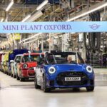 英国のオックスフォード工場において、新型「MINI クーパー コンバーチブル」の生産1号車がラインオフした。