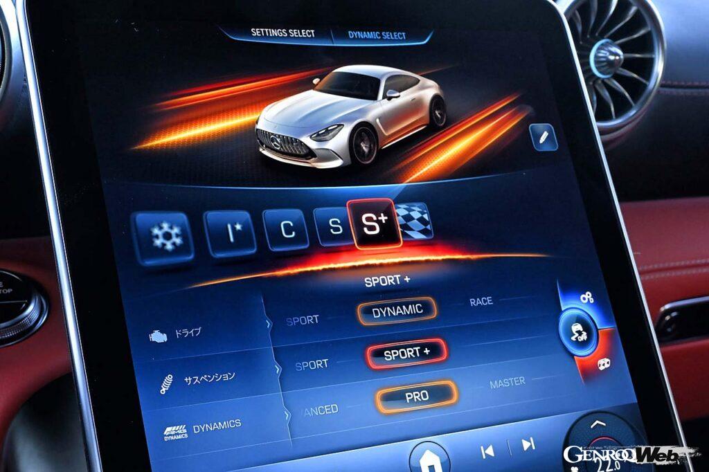 GT 63は「スリッパリー（滑りやすい）」「コンフォート」「スポーツ」「スポーツ＋」「レース」「インディビデュアル」という6つの走行モードを持つ。インパネ中央のタッチパネルのほか、ステアリングのセンターパッド下に配されたダイヤルでも調整可。