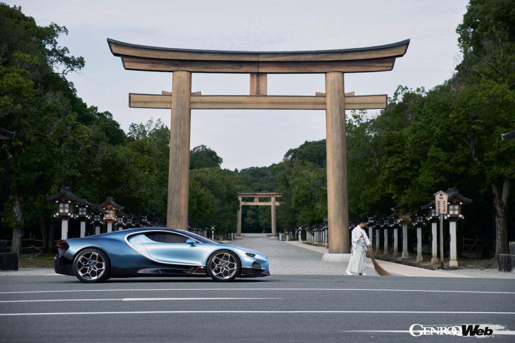 奈良県の「橿原神宮」を訪れた、ブガッティ トゥールビヨン。