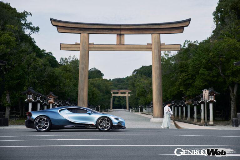 奈良県の「橿原神宮」を訪れた、ブガッティ トゥールビヨン。