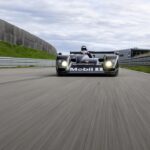 「“25年の時を経て復活した”幻のプロトタイプマシン「ポルシェ LMP 2000」がサーキット走行を披露【動画】」の11枚目の画像ギャラリーへのリンク