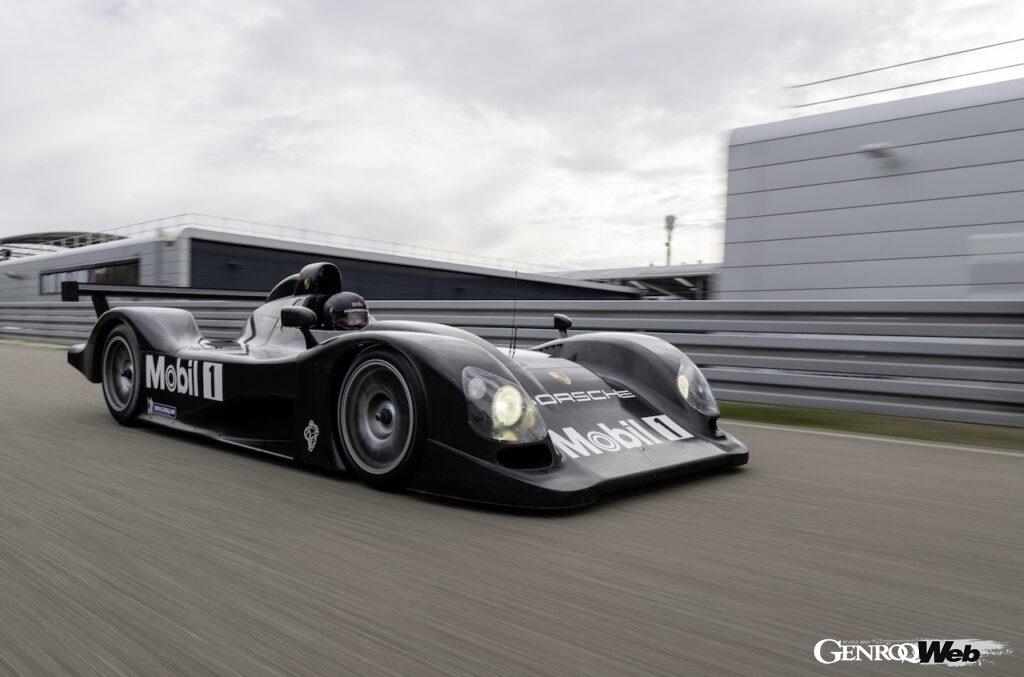 1999年11月以来、ヴァイザッハのテスコースを疾走する、「ポルシェ LMP 2000」。