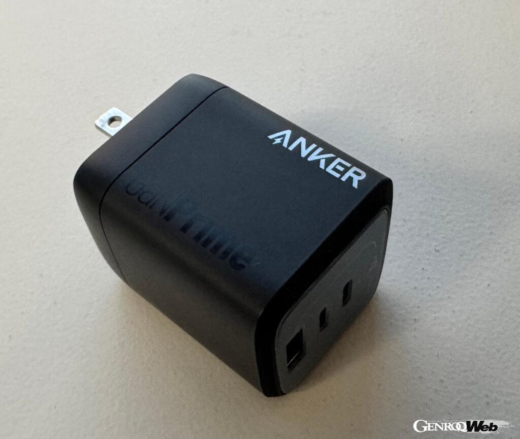 MacBook Proの充電器が巨大なのでPCの充電用に購入したAnker Prome Wall Charger。最大67W出力で3ポートを搭載するコンパクトな充電器です。愛用してます。