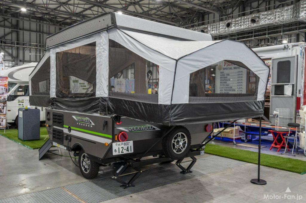 「【このキャンピングカーが欲しい！】牽引時はコンパクト、宿泊時はテントのような空間が広がるキャンピングトレーラー｜フォレストリバー ロックウッド フリーダム」の3枚目の画像