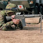 「強化プラスチックを使って約1kg軽量化された「ハチキュー」陸上自衛隊：日本のアサルトライフル「89式5.56㎜小銃」自衛隊新戦力図鑑」の4枚目の画像ギャラリーへのリンク