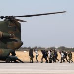 「アフガン在留邦人等避難、カブール空港での退避・輸送作戦の内容は？ C-130、C-2輸送機と陸上自衛隊」の8枚目の画像ギャラリーへのリンク