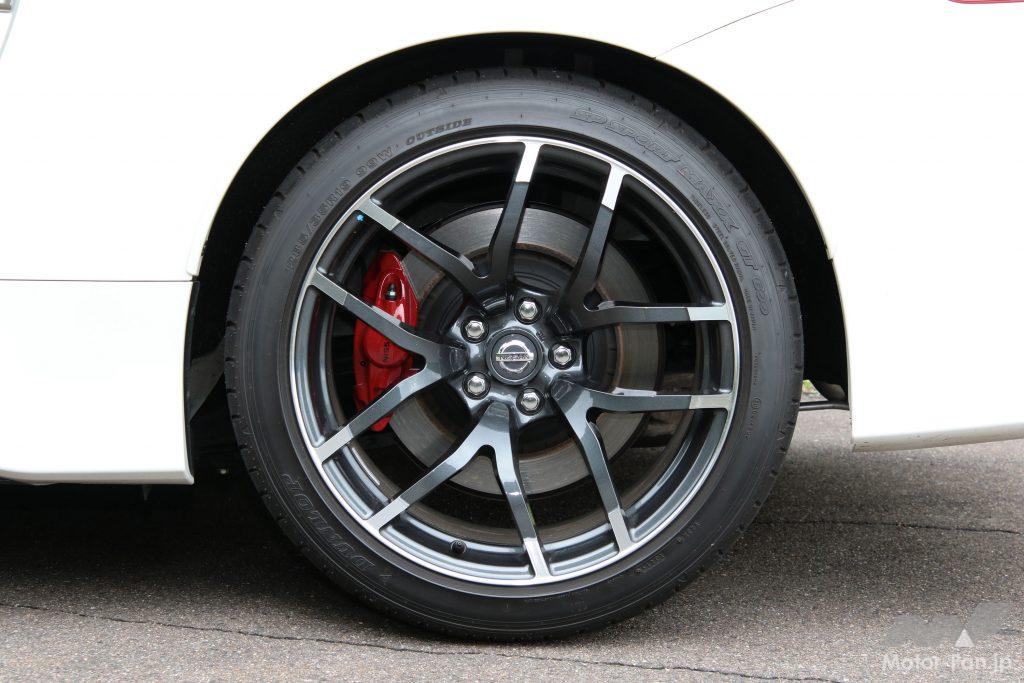 後輪のキャリパーは2ポット。タイヤサイズは285/35R19 99W。専用ホイールはレイズ製の鍛造品