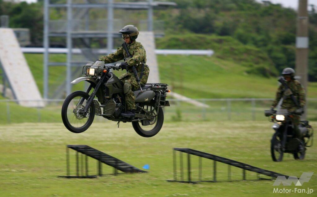 「陸上自衛隊：偵察や伝令、連絡……多目的に活躍する「オートバイ」はカワサキ・KLX250」の2枚目の画像