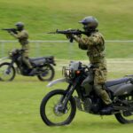 「陸上自衛隊：偵察や伝令、連絡……多目的に活躍する「オートバイ」はカワサキ・KLX250」の3枚目の画像ギャラリーへのリンク