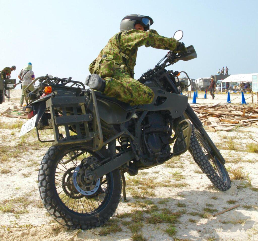 「陸上自衛隊：偵察や伝令、連絡……多目的に活躍する「オートバイ」はカワサキ・KLX250」の5枚目の画像