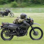 「陸上自衛隊：偵察や伝令、連絡……多目的に活躍する「オートバイ」はカワサキ・KLX250」の7枚目の画像ギャラリーへのリンク