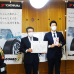 「横浜ゴムの販売会社が北海道旭川市へ新スタッドレスタイヤ「アイスカード7」を寄贈。同市の公用車9台に装着」の1枚目の画像ギャラリーへのリンク