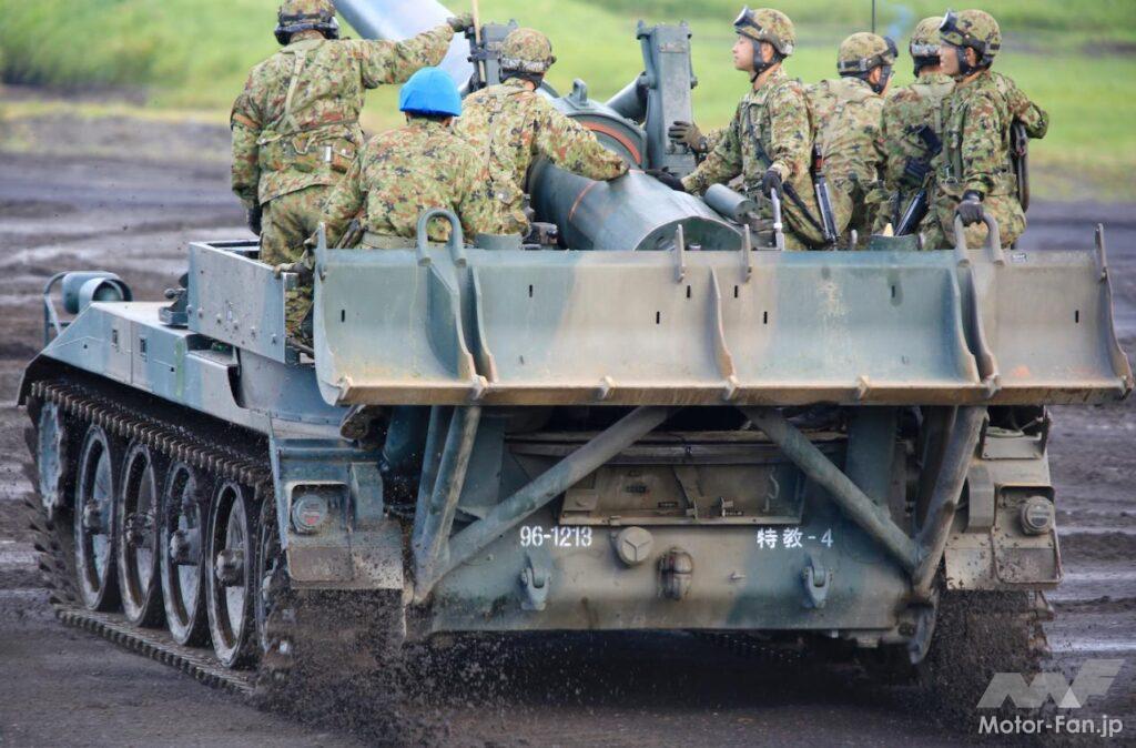 「戦うオープンカー「203mm自走榴弾砲」、最高速度約54㎞/hで射撃位置への移動を行なう」の4枚目の画像