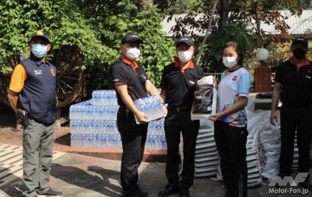 「横浜ゴムの天然ゴム加工会社がタイの豪雨洪水被災地に支援物資を寄贈」の2枚目の画像