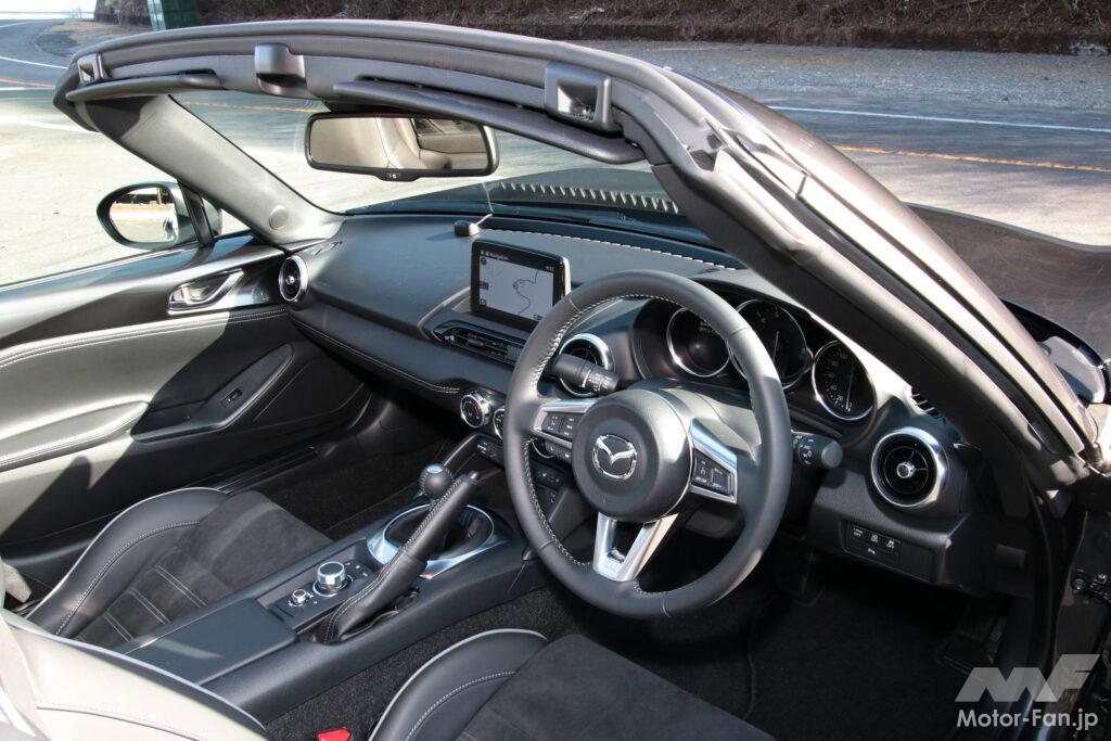 マツダ・ロードスターRF RSのインパネは中央が盛り上がった形状