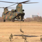 「陸上自衛隊：ヘリコプターの能力を見る①、「ヘリボーン」地上部隊を空輸し素早い展開を行なう」の3枚目の画像ギャラリーへのリンク