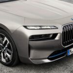 BMWの新型EVフラッグシップサルーン「i7」は、内外装の劇的な変化に注目。 - P90458175_lowRes_the-new-bmw-i7-xdriv