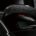 「アバルトに400台の刺激的な限定車「695エッセエッセ」が登場！ 内外装に専用パーツを採用しスポーツ性&プレミアム感がアップ」の5枚目の画像ギャラリーへのリンク