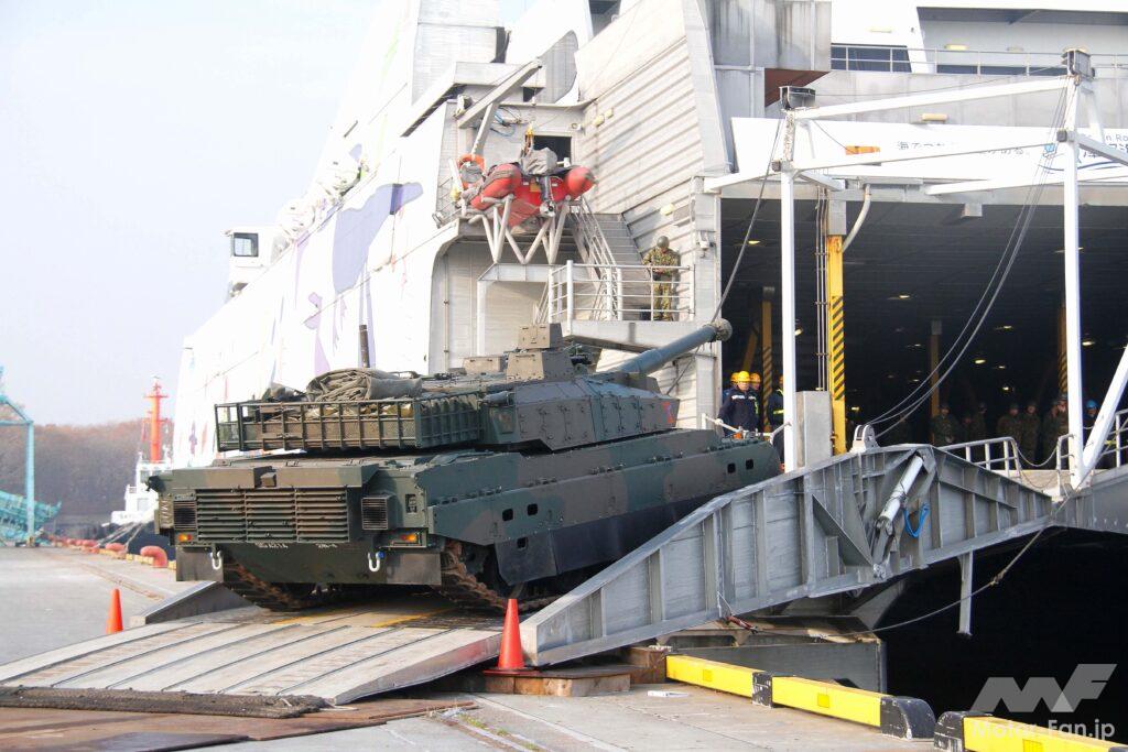 「戦車を北海道から南西諸島に運ぶ最速カーフェリー「ナッチャンWorld」島嶼防衛を左右するのは兵站力」の1枚目の画像