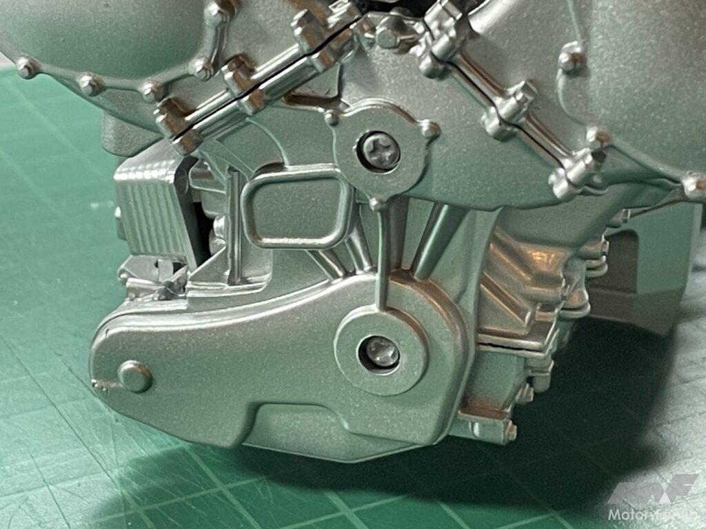 「お？ NSXはエキマニがシリンダーヘッド一体型なのか【DeAGOSTINI 週刊 Honda NSX 組み立て記録】」の9枚目の画像