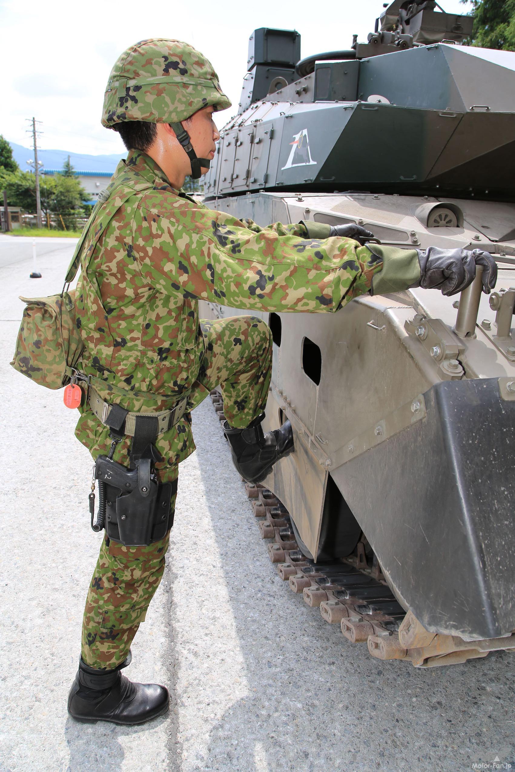 「陸上自衛隊：戦闘装甲車両上に、立つ?! モーターファンフェスタ2022に登場した87式偵察警戒車（RCV）」の6枚目の画像