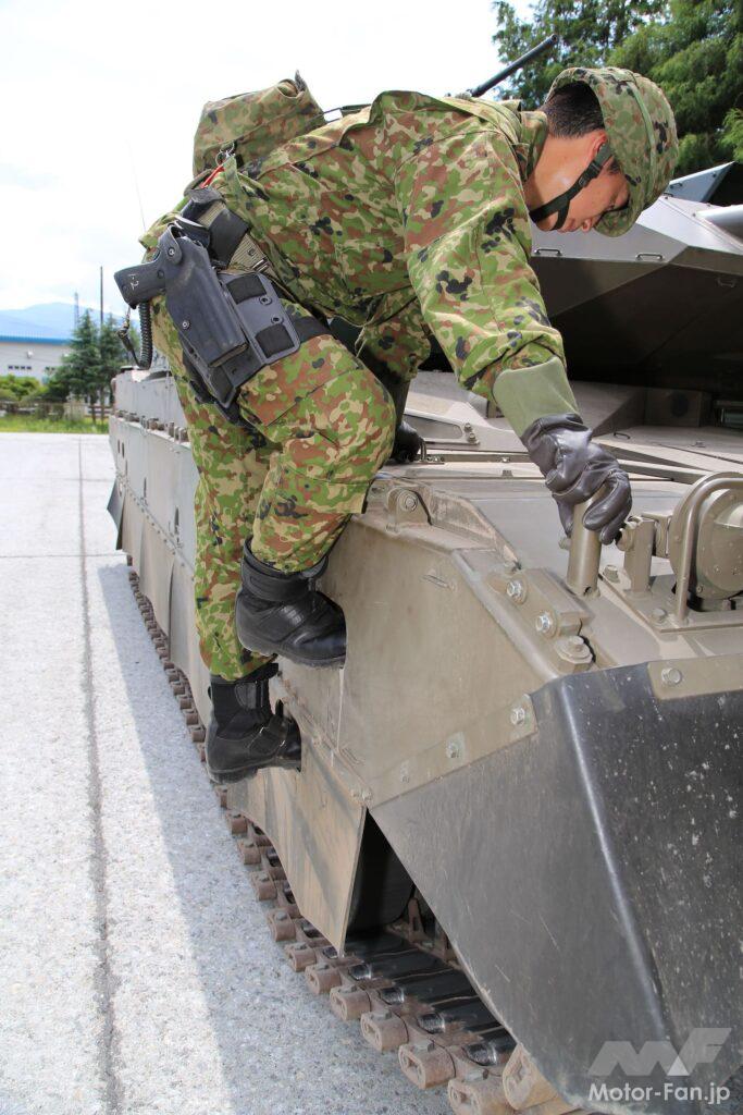 「陸上自衛隊：戦闘装甲車両上に、立つ?! モーターファンフェスタ2022に登場した87式偵察警戒車（RCV）」の7枚目の画像