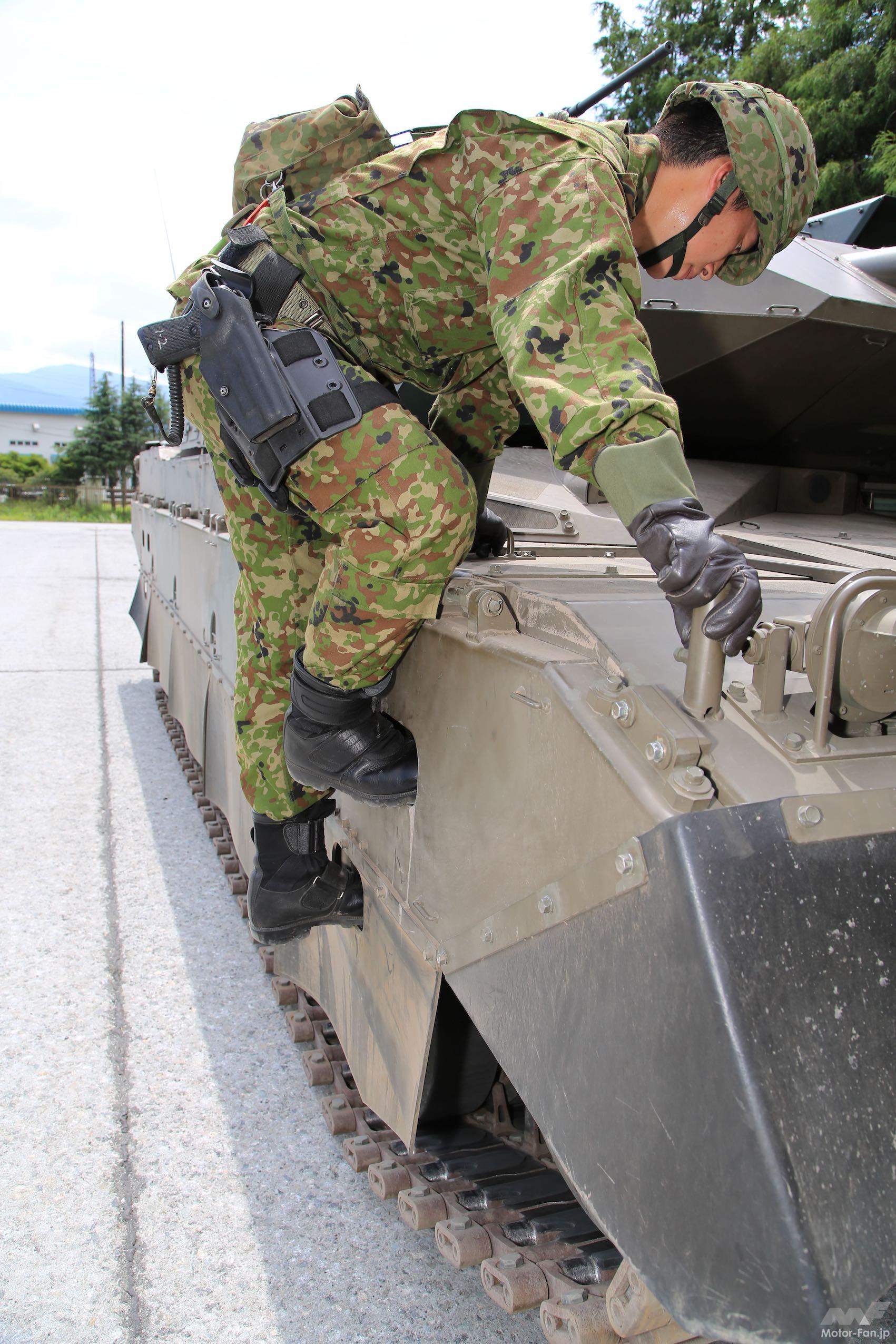 「陸上自衛隊：戦闘装甲車両上に、立つ?! モーターファンフェスタ2022に登場した87式偵察警戒車（RCV）」の7枚目の画像